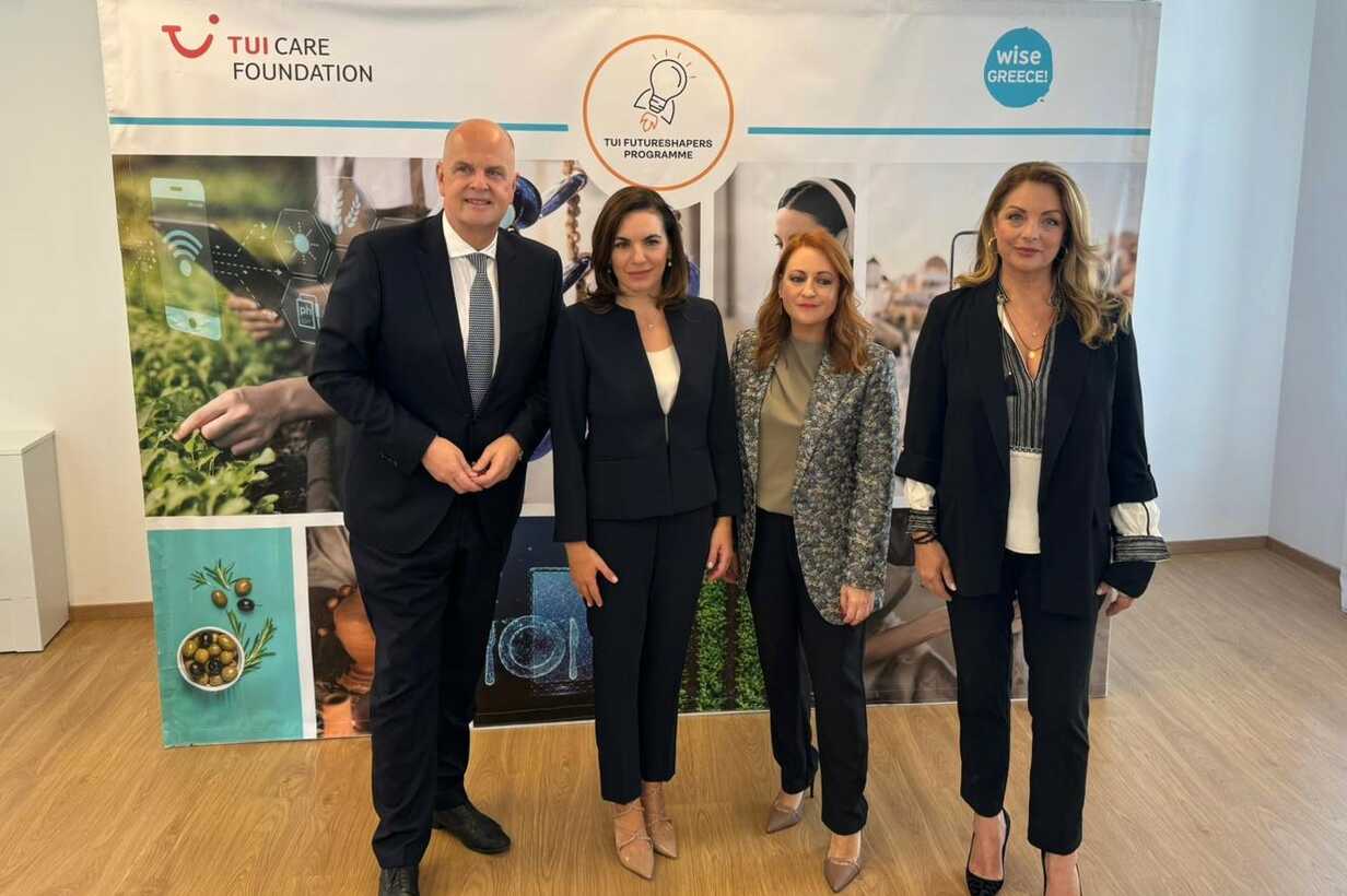 From left to right: Thomas Ellerbeck, Chairman of the TUI Care Foundation; Olga Kefalogianni, Greek Tourism Minister; Melina Taprantzi, Founder of Wise Greece; Angela Gerekou, President of the Greek National Tourism Organization